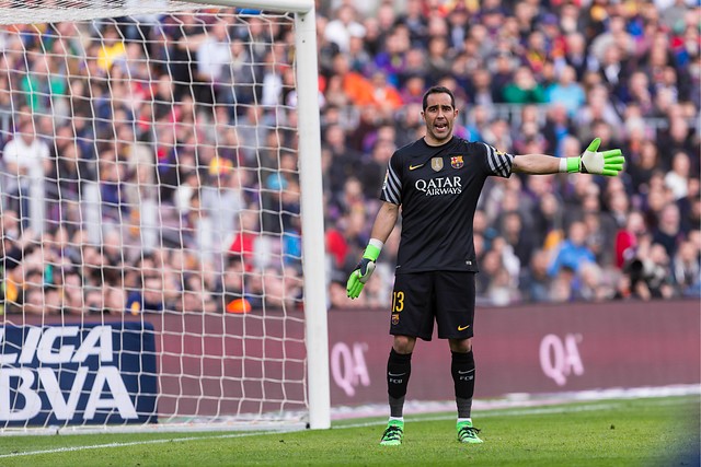 Claudio Bravo: Luis Enrique citó a 19 jugadores para revancha con Atlético