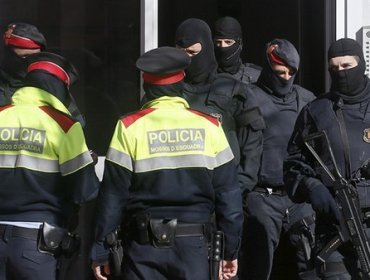 España: Detienen a un hombre que vendió armas para atentar en París en enero de 2015