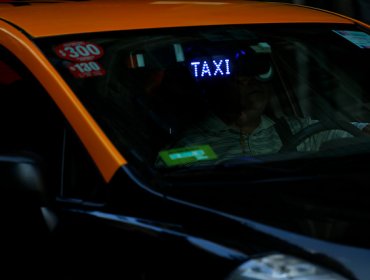 Persecución entre taxistas y otro vehículo termina con 6 autos chocados