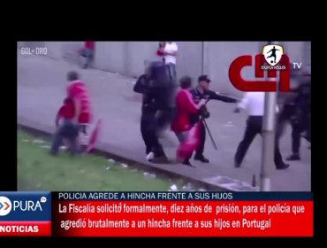 Policía agrede a hincha frente a sus hijos.