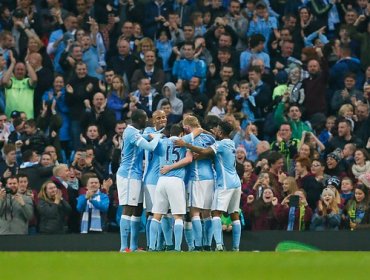 UEFA inicia expediente contra el City por lanzamiento de bengalas de sus hinchas