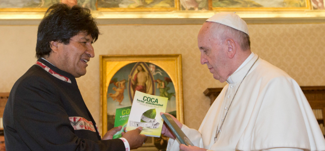 Evo Morales se reúne con Papa Francisco y le recomienda consumir coca