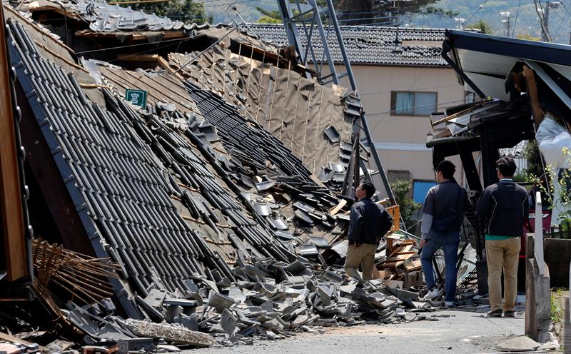 9 muertos y más de 800 heridos en los terremotos de Japón