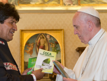 Evo Morales se reúne con Papa Francisco y le recomienda consumir coca