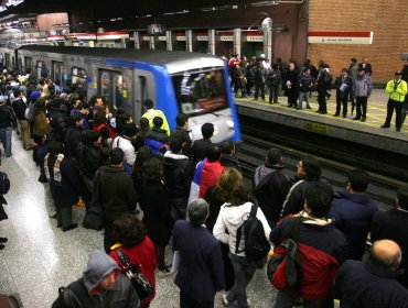 Metro implementa plan de contingencia por lluvias en Santiago