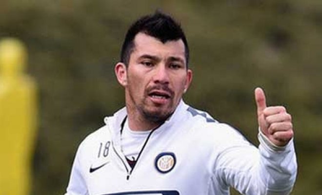 Inter de Gary Medel venció a Napoli y sigue soñando con la Champions