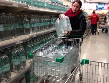 Santiago sin agua: Supermercados quedan desabastecidos ante corte masivo del suministro