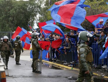 Hinchas de Universidad de Chile entregaron su apoyo al equipo