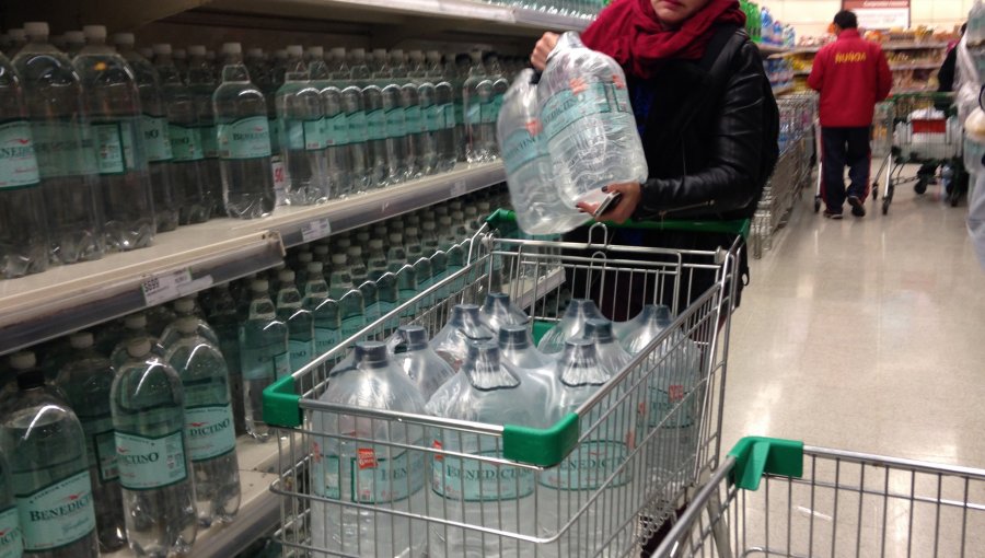 Santiago sin agua: Supermercados quedan desabastecidos ante corte masivo del suministro