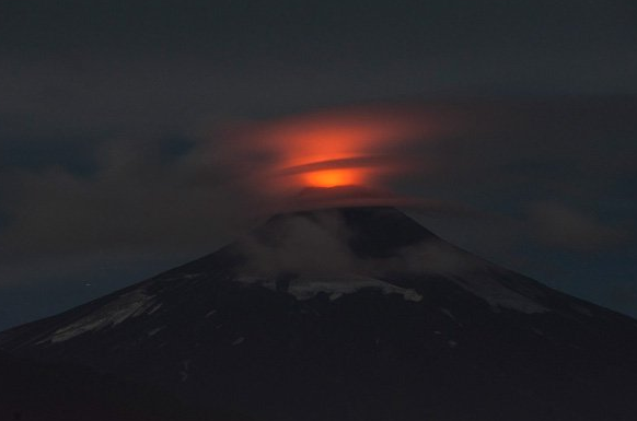 Sernageomin señala que luminosidad en Volcán Villarrica es normal