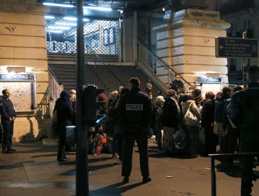 Video: La multitudinaria pelea entre refugiados en París