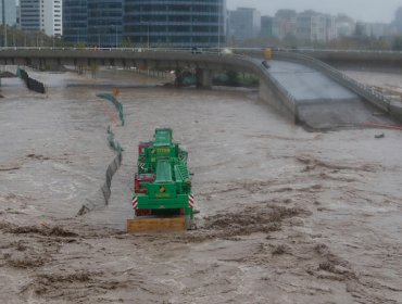 Inundación en Santiago: Sistema frontal provoca graves inundaciones en Providencia