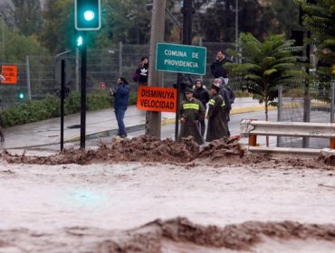 Gobierno ayudará a locatarios de Providencia afectados por desborde del Mapocho