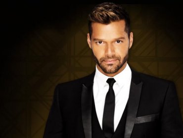Ricky Martin besa apasionadamente a artista carioca por la suma de 100 mil dólares