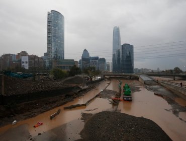 Imágenes del impactante desbarde del rio Mapocho que inundo Providencia