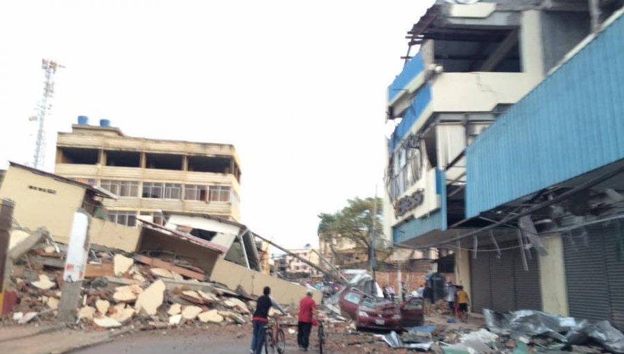 Ecuador registra 322 réplicas del sismo del sábado