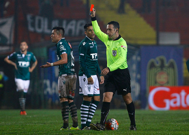 Santiago Wanderers buscará evitar sanción contra Carlos Muñoz