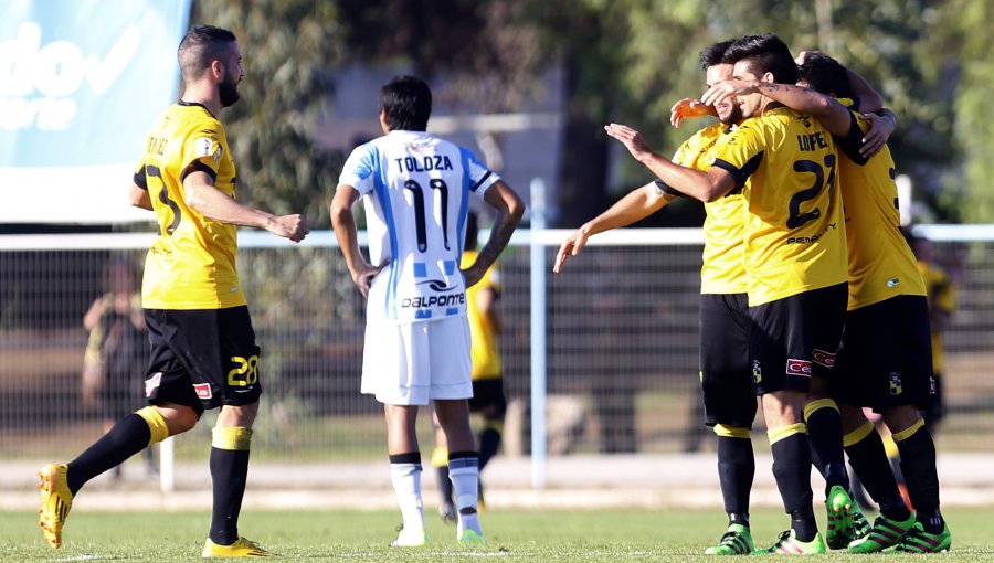Coquimbo goleó a Magallanes y se ilusiona con seguir en la Primera B