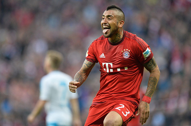 Árbitro ofreció disculpas por cobrar como penal una simulación de Arturo Vidal
