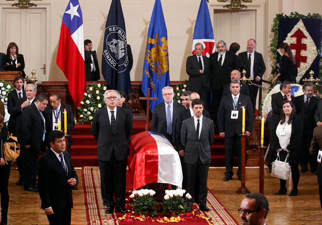 Miles de personas se han despedido de Patricio Aylwin