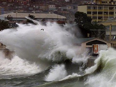 Armada de Chile alerta sobre fuertes marejadas en las costas del país