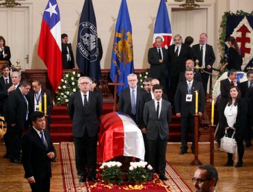 Miles de personas se han despedido de Patricio Aylwin