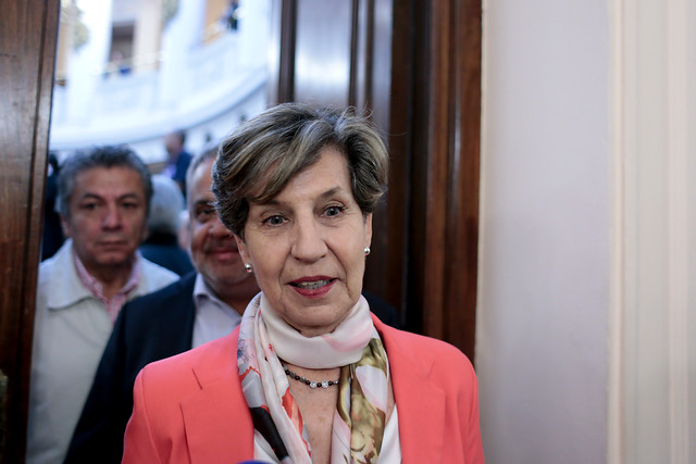 Twiteros se lanzan en contra de Isabel Allende tras no inscripción de la NM