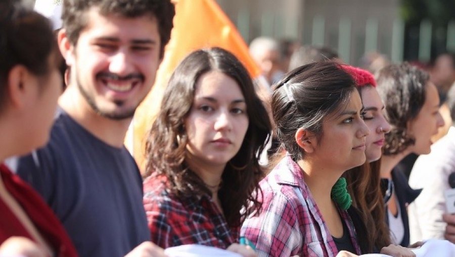 Masiva marcha estudiantil por las calles de Santiago y regiones