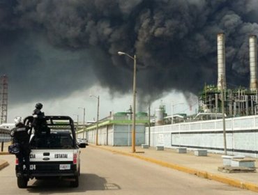 Ascienden a 24 los muertos por el incendio en una planta de Pemex