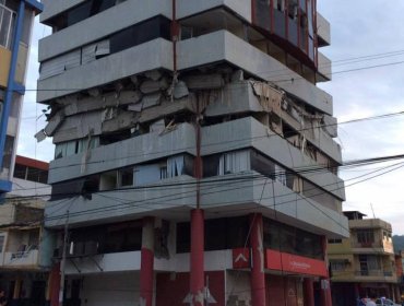 Viral: El terremoto destruye un santuario en Ecuador, pero la Virgen permanece intacta (Foto)