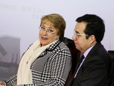 Presidenta recibe estudio de la OCDE sobre política regulatoria en Chile