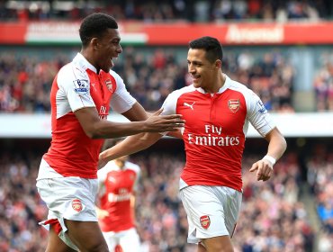 Arsenal venció al Norwich y se metió en Champions