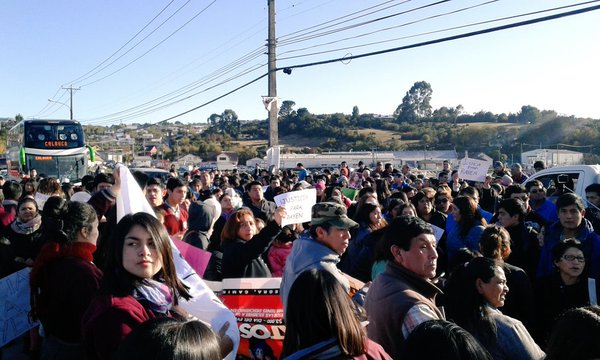 Vecinos de Calbuco protestan por crimen de menor de 12 años