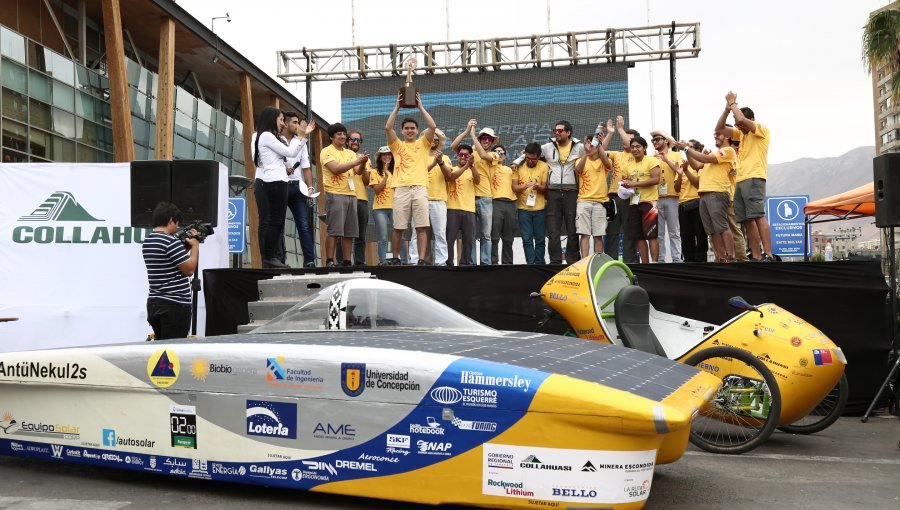 En trabajo de equipo perfecto, Universidad de Concepción gana carrera Solar Atacama 2016