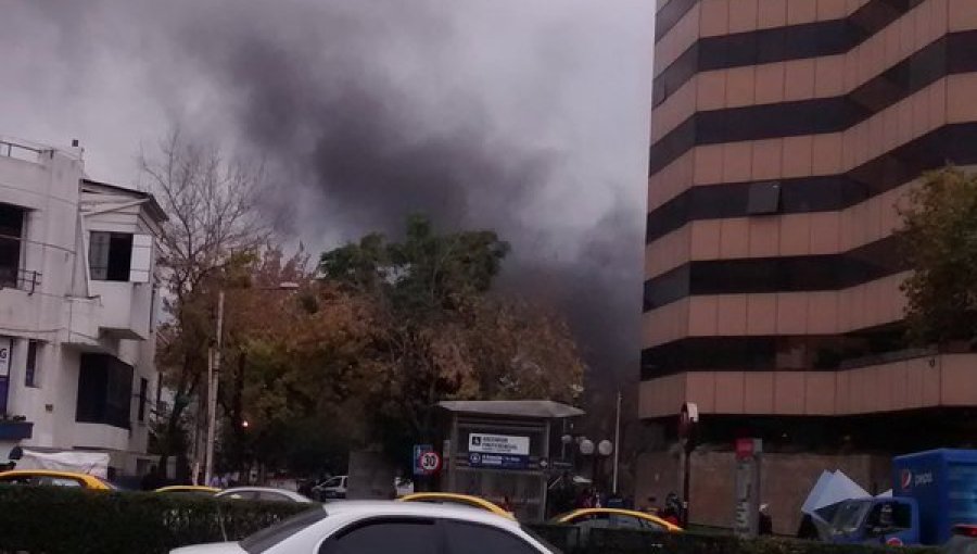 Incendio en subterráneo de edificio de IBM de Providencia, moviliza a servicios de emergencia