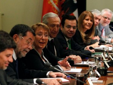 Bachelet realiza consejo de gabinete de cara al 21 de mayo