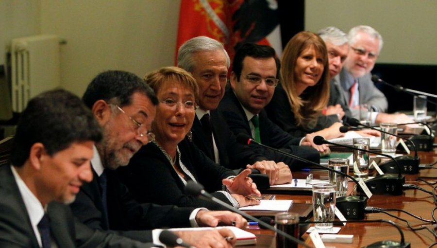 Bachelet realiza consejo de gabinete de cara al 21 de mayo