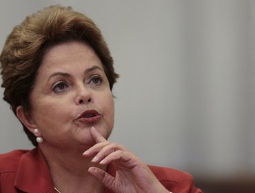 Senador brasilero recomienda abrir el juicio político contra la presidenta Dilma Rousseff