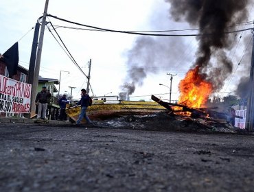 Marea roja: Gobierno y pescadores aún permanecen reunidos