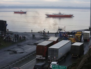 Denuncian formalmente a salmoneras por el desastre marítimo de Chiloé