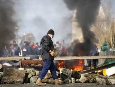 Chiloé en Crisis: Pescadores abrirán parcialmente el paso de camiones a la Isla