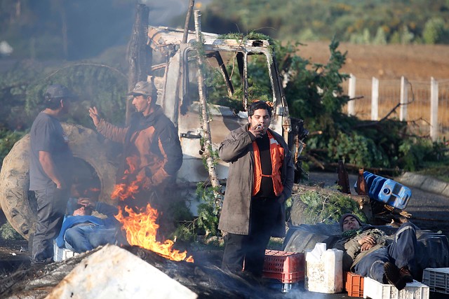 Obispo de Ancud pide a dirigentes que dejen pasar camiones con combustibles y víveres