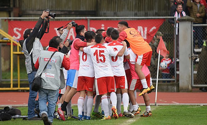 Deportes Valdivia es campeón de Segunda y asciende a Primera B