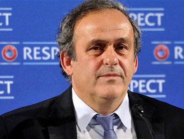 Michel Platini renuncia a su cargo de presidente de la UEFA para defenderse