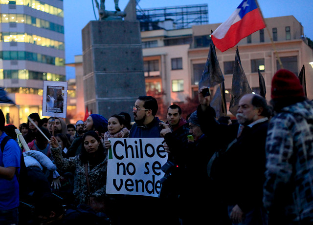 Marchas simultaneas en apoyo a los pescadores de Chiloé terminan con incidentes