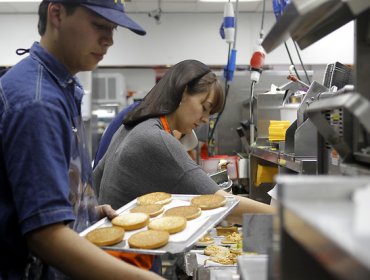 Comida basura puede elevar niveles de azúcar en sangre tanto como la diabetes