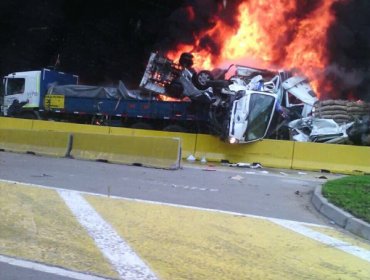 Grave accidente deja al menos un muerto y causa congestión en la ruta Las Palmas en Viña del Mar