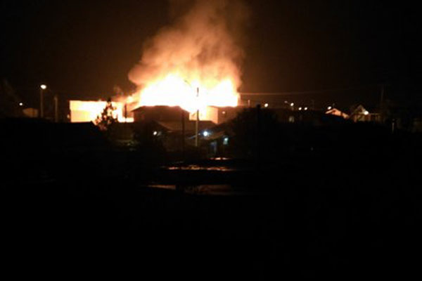 Una mujer fallecida y un herido deja incendio de madrugada en Padre Hurtado