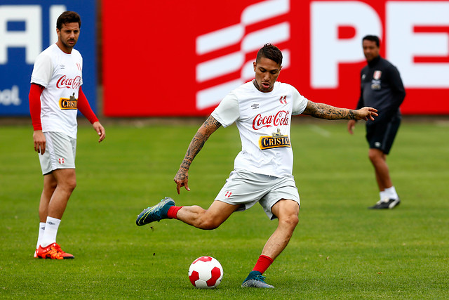 Paolo Guerrero descartó acercamientos con Universidad de Chile