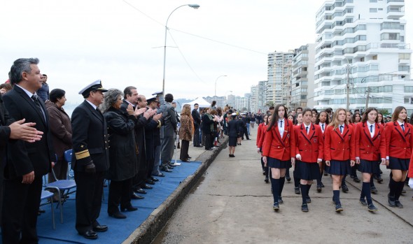 Estudiantes viñamarinos desfilaron en honor a las Glorias Navales